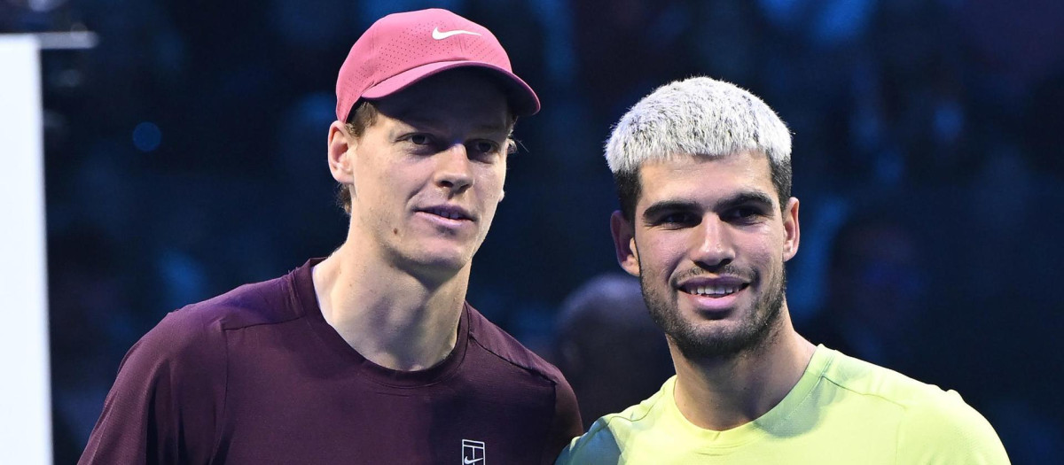 Carlos Alcaraz y Jannik Sinner posan antes de las ATP Finals