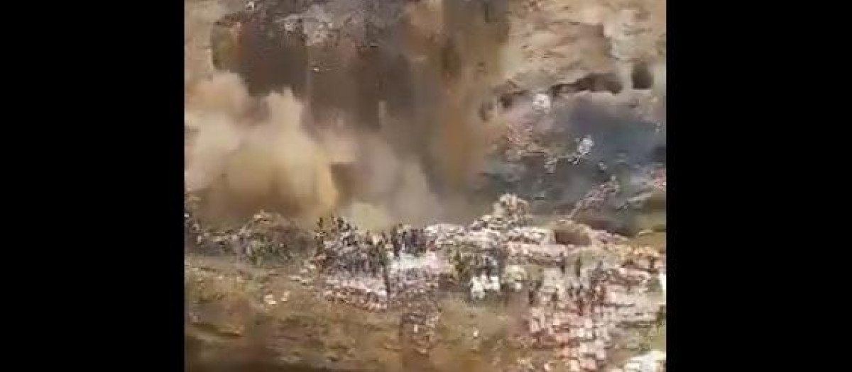 La construcción cedió bajo el peso de una multitud de mineros que intentaban huir tras escuchar disparos