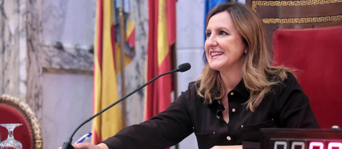 Imagen tomada este martes de la alcaldesa de Valencia, María José Catalá, durante el Pleno del Ayuntamiento