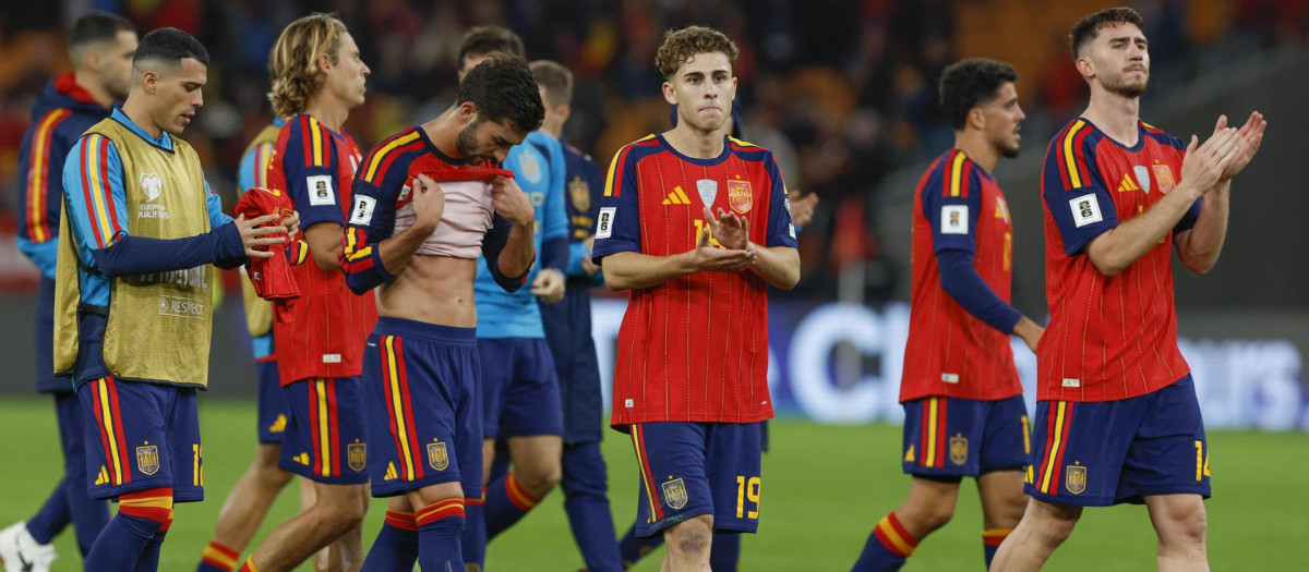 Los jugadores de la selección española tras el partido ante Turquía