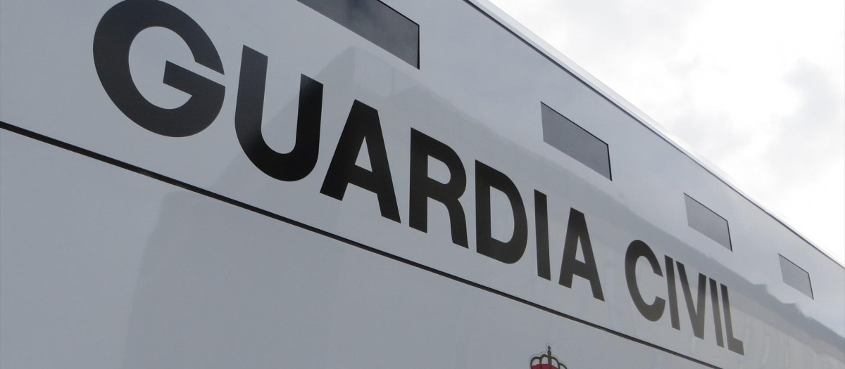 (Foto de ARCHIVO)
Vehículo de la Guardia Civil.

REMITIDA / HANDOUT por GUARDIA CIVIL
Fotografía remitida a medios de comunicación exclusivamente para ilustrar la noticia a la que hace referencia la imagen, y citando la procedencia de la imagen en la firma
03/3/2017