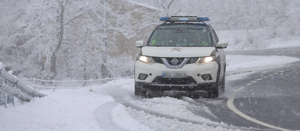 Carretera de Castilla y León nevada, imagen de archivo