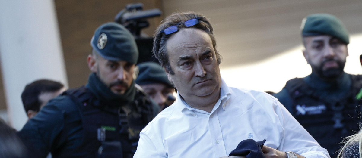 Imagen del dueño del restaurante El Ventorro de Valencia entrando al Juzgado de Catarroja para declarar ante la jueza de la dana.