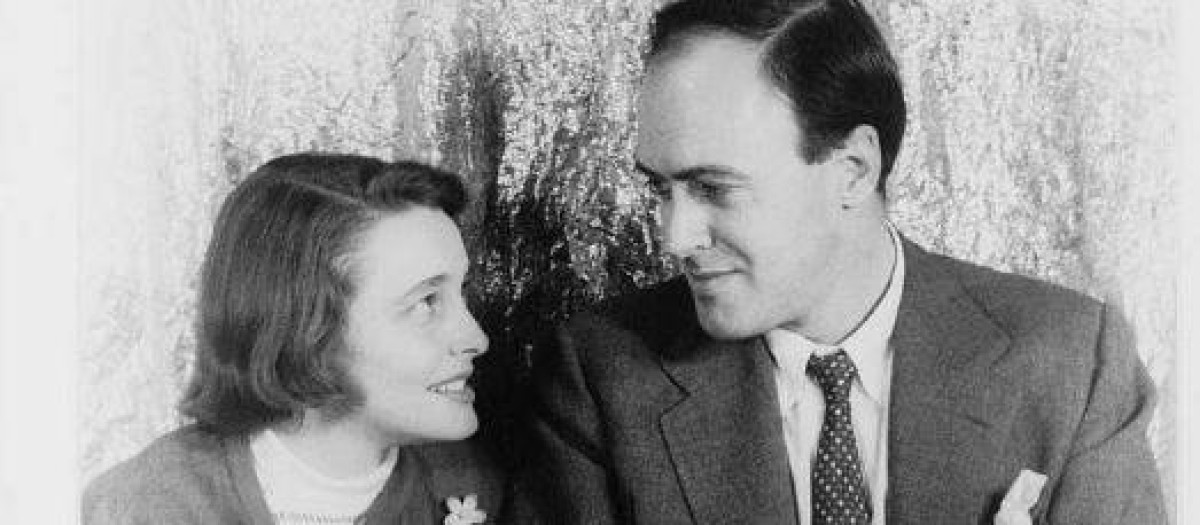 Roald Dahl y su mujer, la actriz Patricia Neal, en 1954