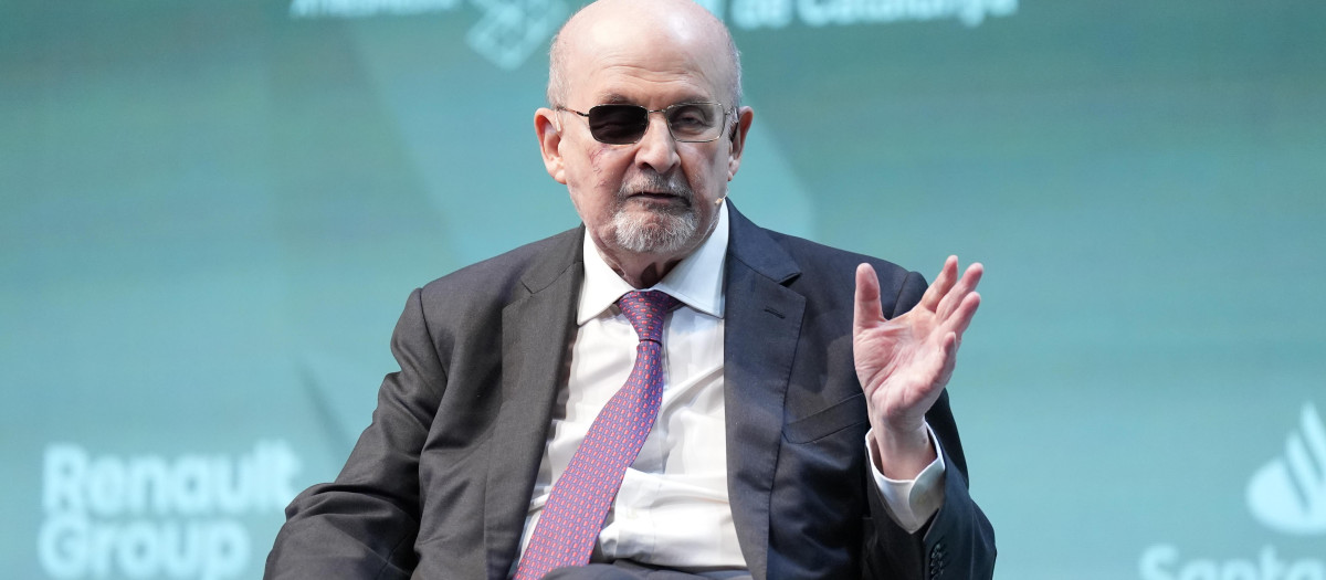 El escritor Salman Rushdie en una imagen reciente
