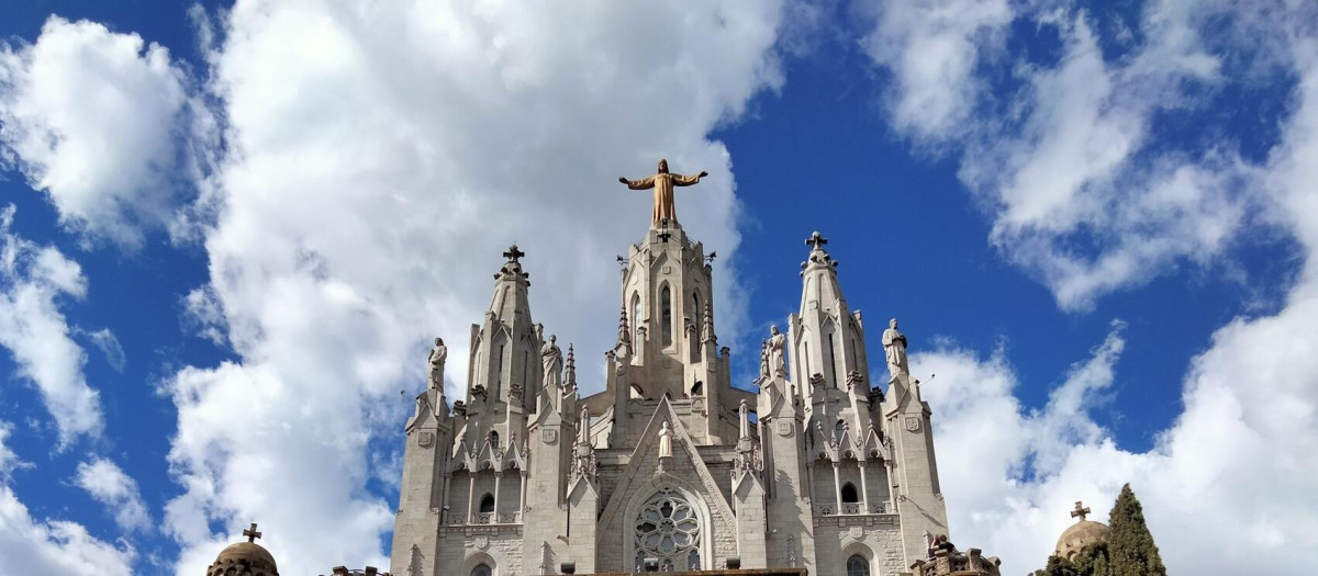 Detalle del Cristo que corona el Templo Expiatorio del Sagrado Corazón del Tibidabo