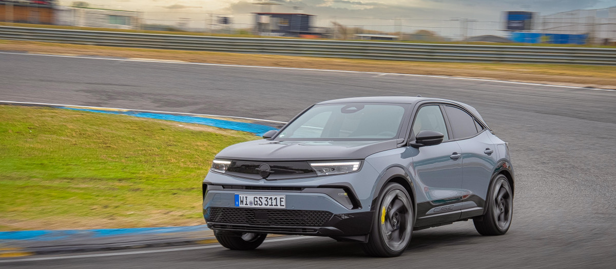 El nuevo Mokka GSE en el circuito del Jarama