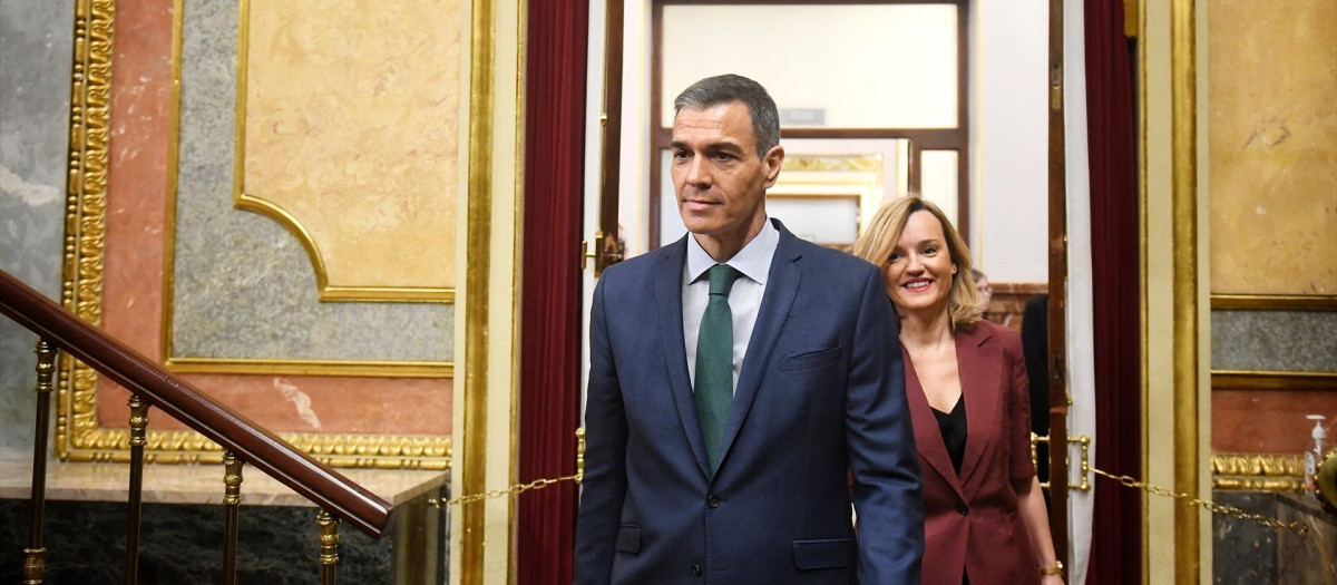 (Foto de ARCHIVO)
El presidente del Gobierno, Pedro Sánchez, y la ministra Portavoz, de Educación, Formación Profesional y Deportes, Pilar Alegría, durante una sesión de control al Gobierno, en el Congreso de los Diputados, a 11 de junio de 2025, en Madrid (España). El presidente del Gobierno asiste a su primera sesión de control en el Congreso desde el pasado 14 de mayo, último día en el que el líder del Ejecutivo acudió a la cámara baja. Durante la sesión, se responden cuestiones sobre los audios de la exconcejal socialista de Vega de Pas (Cantabria) pidiendo información contra mandos de la Unidad Central Operativa (UCO) o el procesamiento del fiscal general del Estado por supuesta revelación de secretos.

Fernando Sánchez / Europa Press
11 JUNIO 2025;CONGRESO;GOBIERNO;CUESTIONES;POLÍTICA
11/6/2025