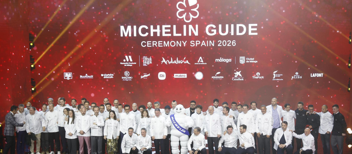 Fotografía de familia de todos los galardonados durante la gala de entrega de las Estrellas Michelín 2026