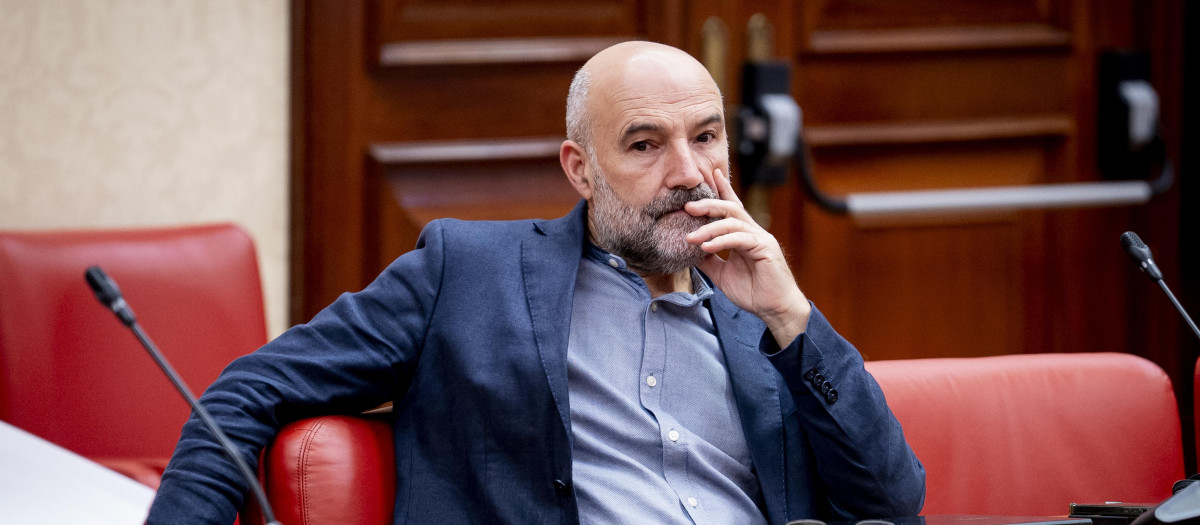 (Foto de ARCHIVO)
El diputado del BNG Néstor Rego, durante una comparecencia en el Congreso de los Diputados, a 5 de septiembre de 2025, en Madrid (España). Durante la comparecencia, Aagesen, ha informado sobre las tareas de apoyo por parte del ministerio a las Comunidades Autónomas en la extinción de incendios durante la crisis de agosto de 2025, entre otros asuntos.

A. Pérez Meca / Europa Press
05/9/2025