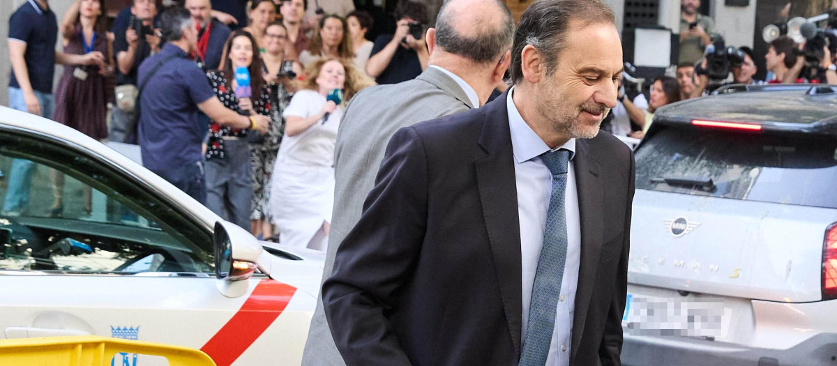 El exministro José Luis Ábalos llegando al Supremo