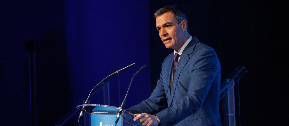 Pedro Sánchez durante un evento de la patronal del automóvil ANFAC