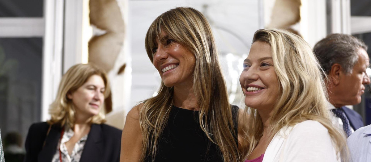 Begoña Gómez y Cristina Álvarez, asesora de Moncloa