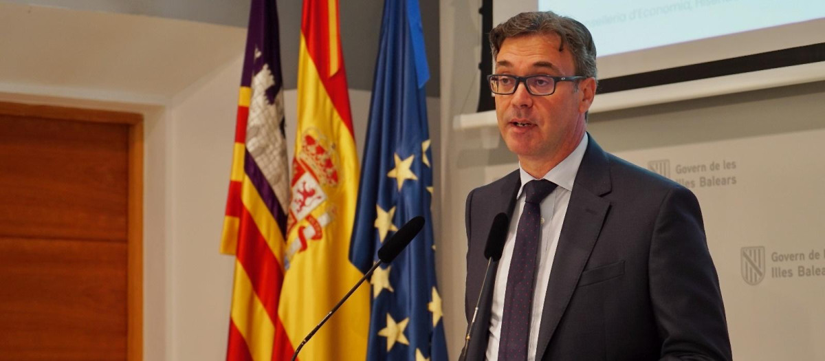 El portavoz del Govern, Antoni Costa, en la rueda de prensa del Consejo de Gobierno