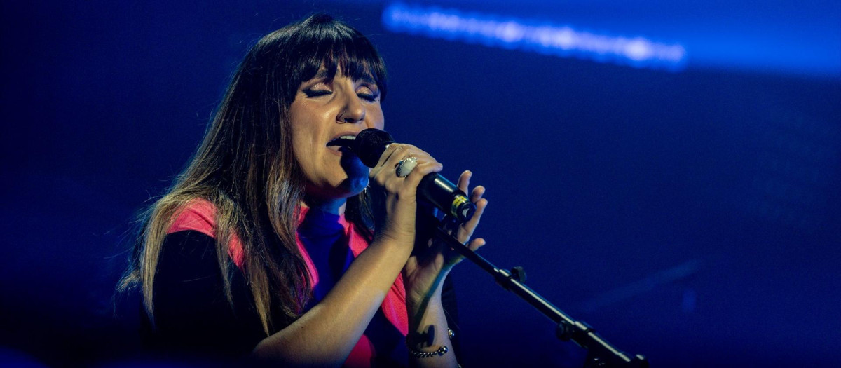 (Foto de ARCHIVO)
La cantante Rozalén actúa durante el concierto solidario ‘Cris contra el cáncer’, en el Movistar Arena, a 1 de octubre de 2025, en Madrid (España). El evento reúne a un cartel excepcional de artistas como Antonio Orozco, Hombres G, Los Secretos, Love of Lesbian, Rozalén, León Benavente, La La Love You, y David Otero, entre otros.

Ricardo Rubio / Europa Press
01 OCTUBRE 2025;MÚSICA;MÚSICOS;ARTISTAS;CONCIERTO;SOLIDARIDAD;CÁNCER
01/10/2025