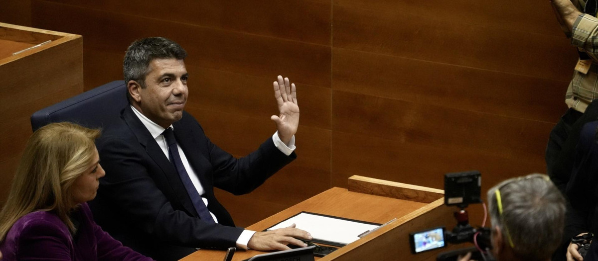 El presidente de la Generalitat Valenciana en funciones, Carlos Mazón, durante la investidura de Juanfran Pérez Llorca