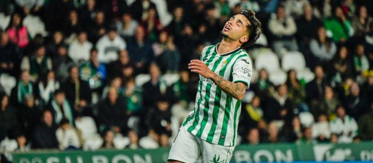 Kevin Medina, en el duelo ante el Cádiz