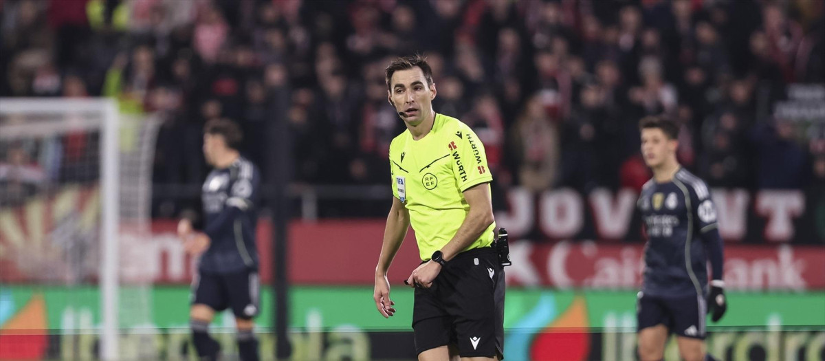 Ricardo de Burgos Bengoetxea, en acción durante el Girona - Real Madrid