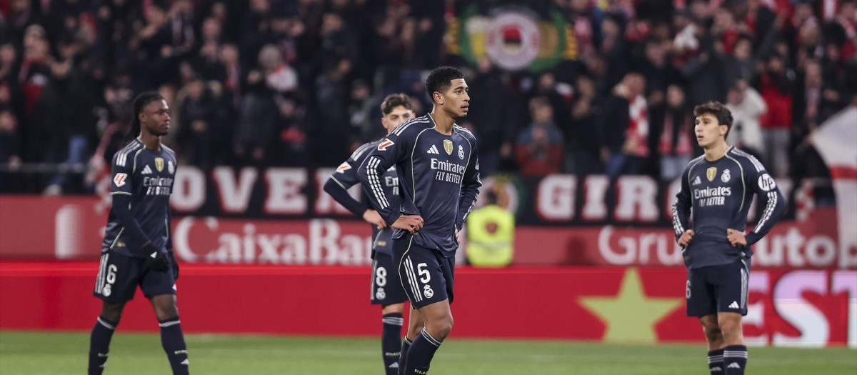 Los jugadores del Real Madrid lamentan el empate en Montilivi