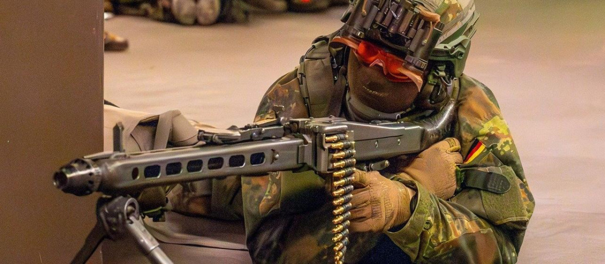 Un militar alemán en un entrenamiento en Berlín