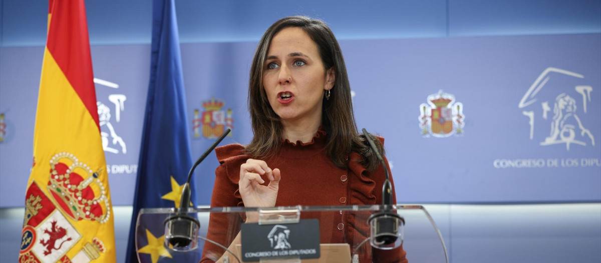 La portavoz de Podemos en el Congreso, Ione Belarra, durante una rueda de prensa en el Congreso de los Diputados, a 2 de diciembre de 2025, en Madrid (España).

Alejandro Martínez Vélez / Europa Press
02/12/2025