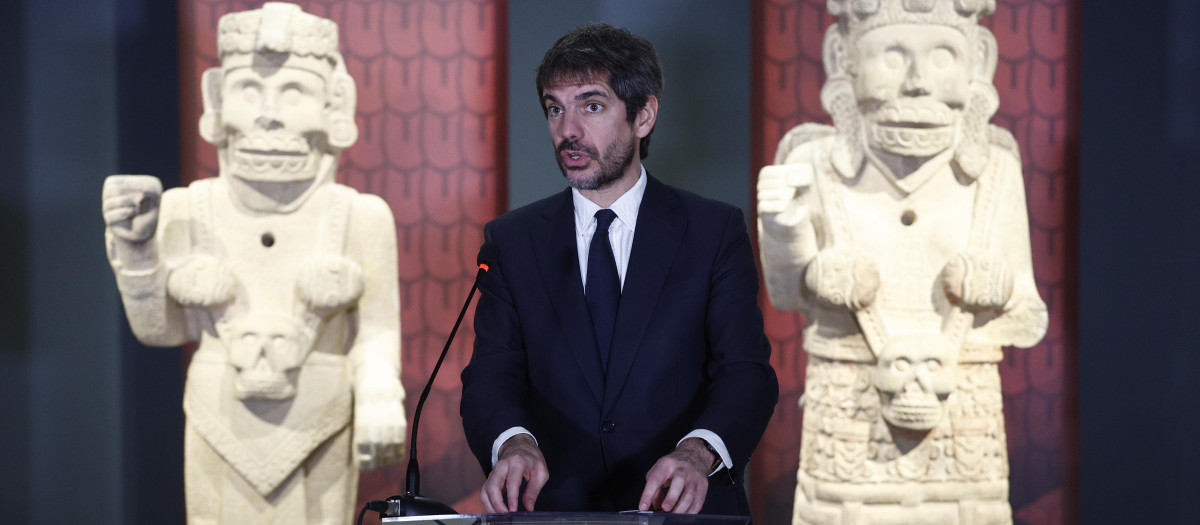 El ministro de Cultura, Ernest Urtasun inaugura la exposición 'La mitad del mundo. La mujer en el México indígena'