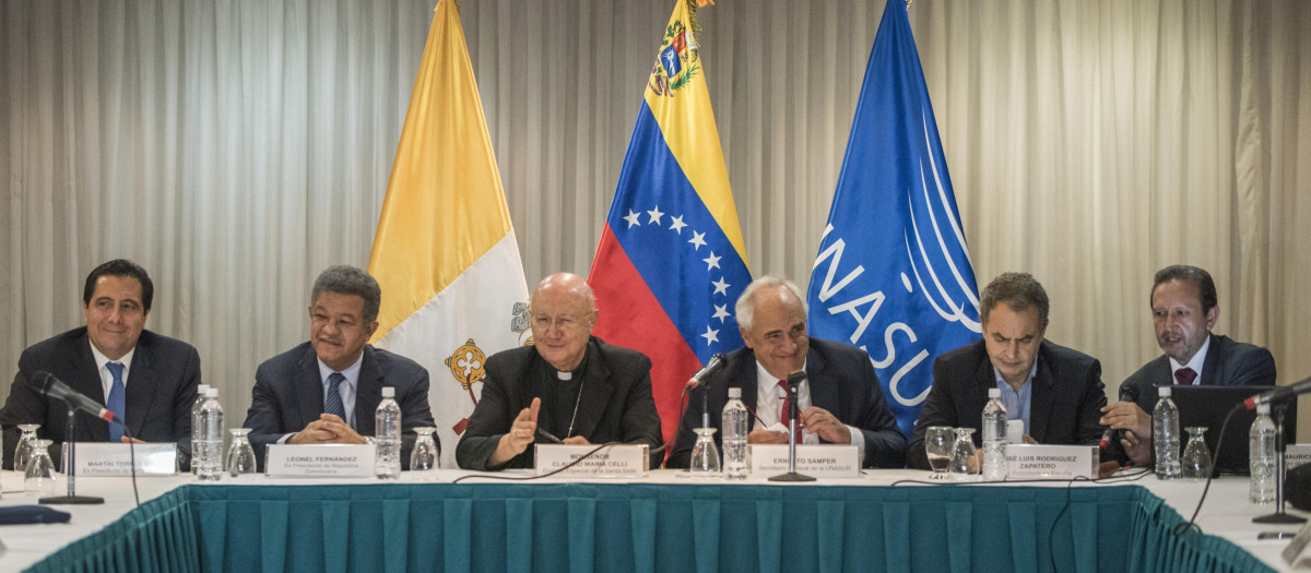 Mesa de diálogo instalada en 2016 entre el régimen de Maduro y la oposición mediada por el Vaticano y la UNASUR
