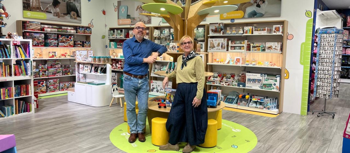 El director general de Toy Planet, Ignacio Gaspar, y la directora general de Eurekakids, Judit Escudé.