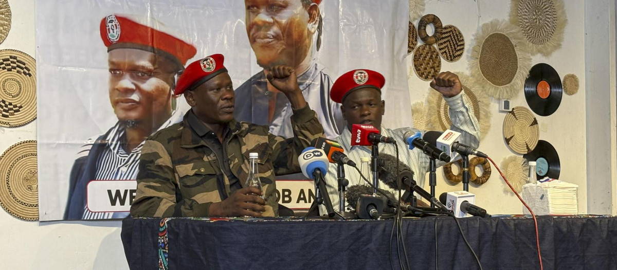 Los activistas kenianos Bob Njagi y Nicholas Oyoo, que pasaron 38 días desaparecidos tras viajar a Uganda