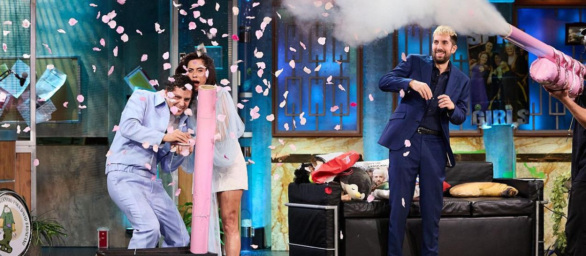 Imagen del programa La Revuelta con Eduardo Casanova y María León