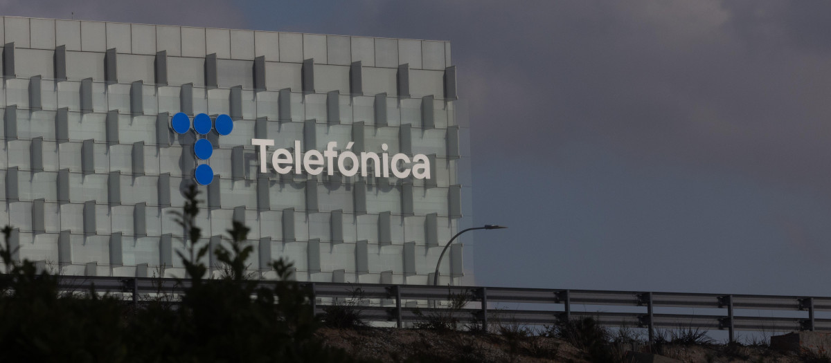 Fachada de la sede de Telefónica