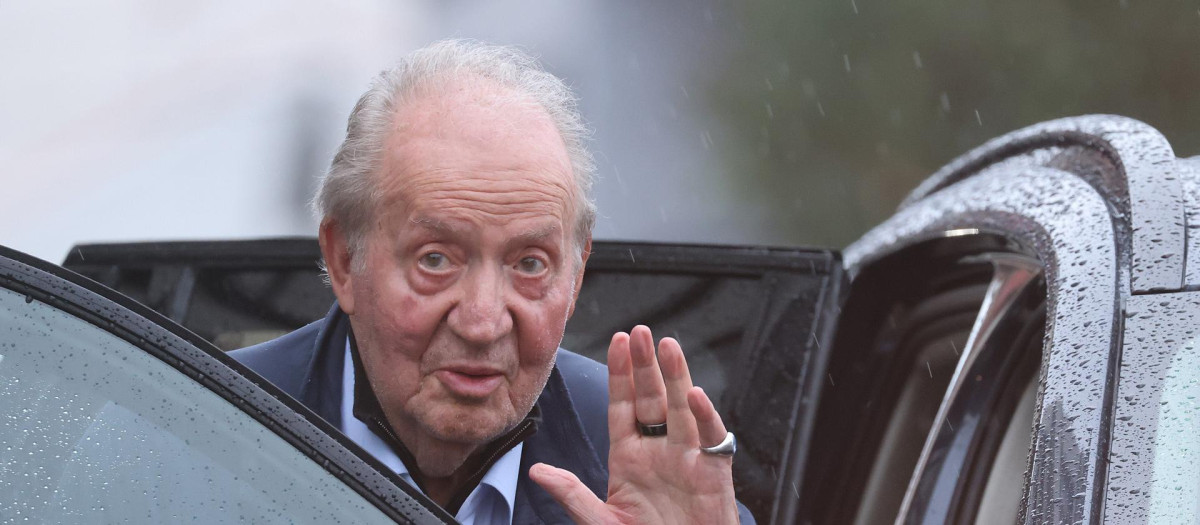 Don Juan Carlos, en una de sus visitas a Sangenjo