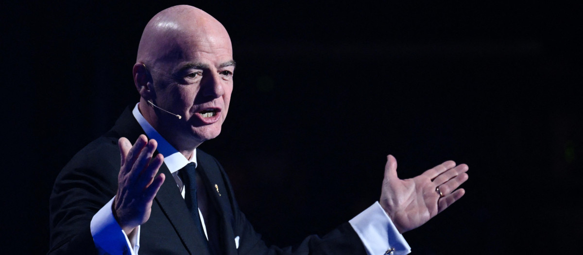 El presidente italiano de la FIFA, Gianni Infantino, pronuncia un discurso durante el sorteo de la Copa Mundial de Fútbol de la FIFA 2026