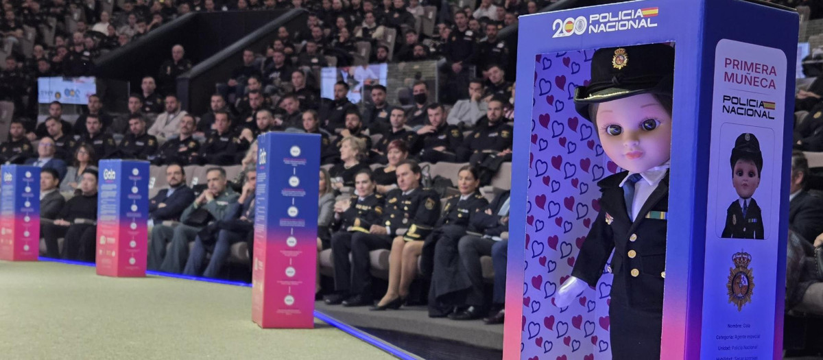 Presentación de la muñeca Gala, de la Policía Nacional