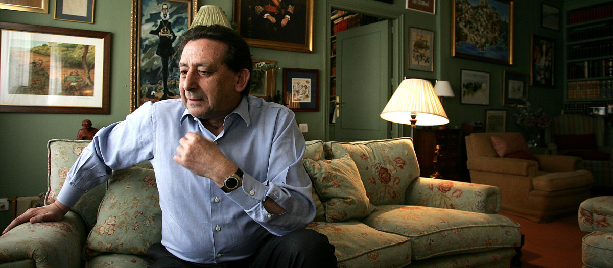 Alfonso Ussía, durante la entrevista de 2007, en su casa de Madrid