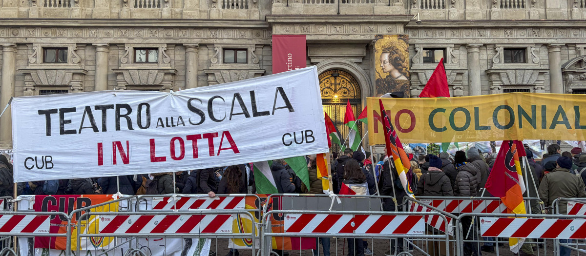 Los manifestantes trataron de impedir el estreno de temporada en La Scala de Milán