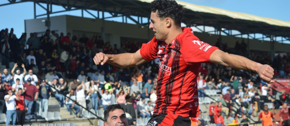 Zaca celebra el gol de la victoria del Salerm