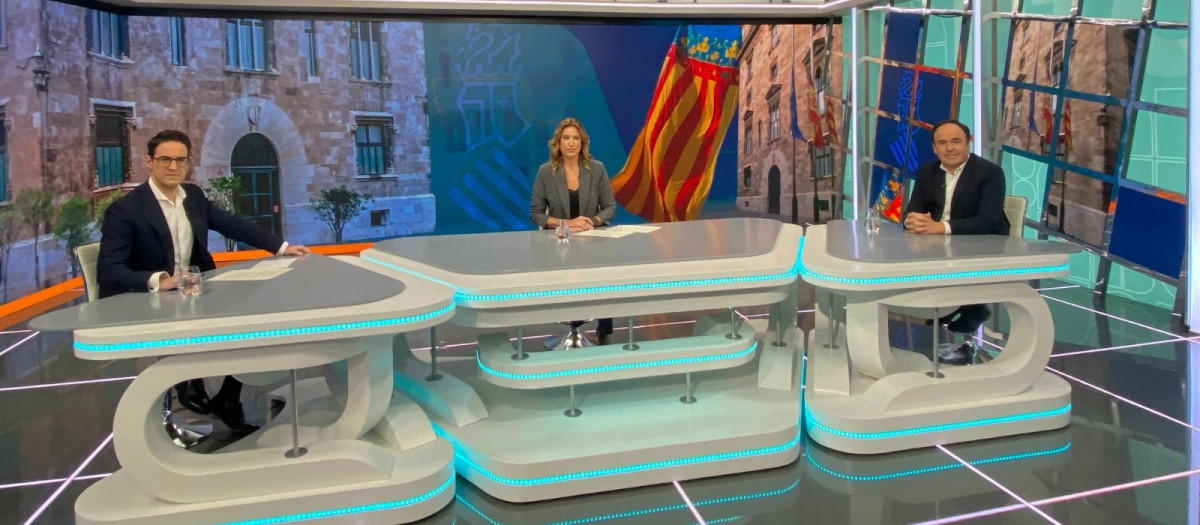 Juanfran Pérez Llorca en el plató de À Punt