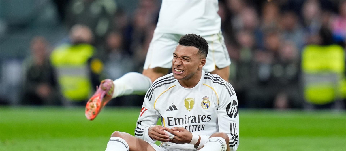 Mbappé sufre una rotura en el dedo anular de su mano izquierda
