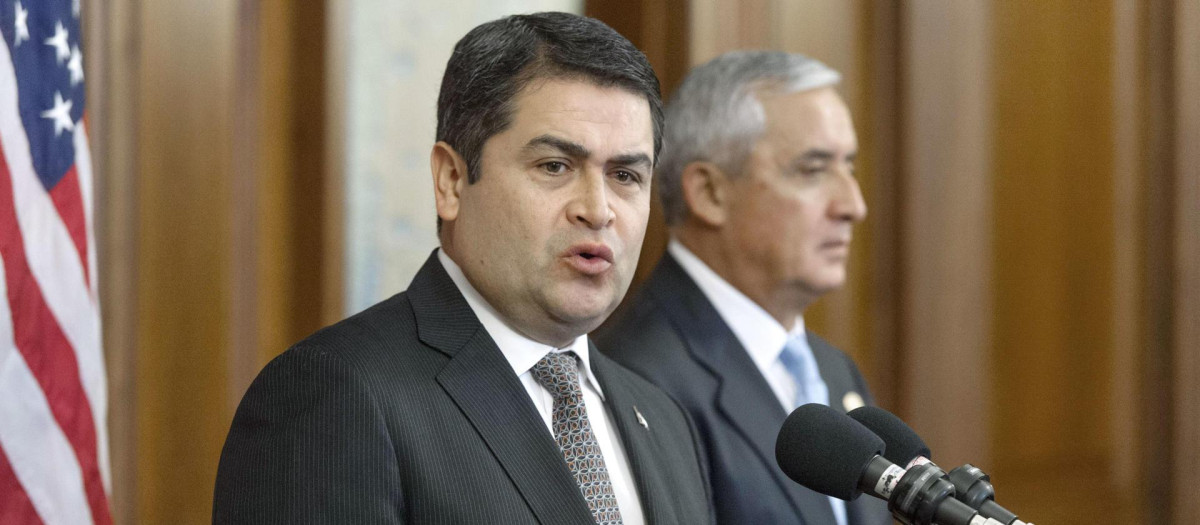 Fotografía de archivo del entonces presidente de Honduras, Juan Orlando Hernández, hablando durante una reunión en el Capitolio de Washington