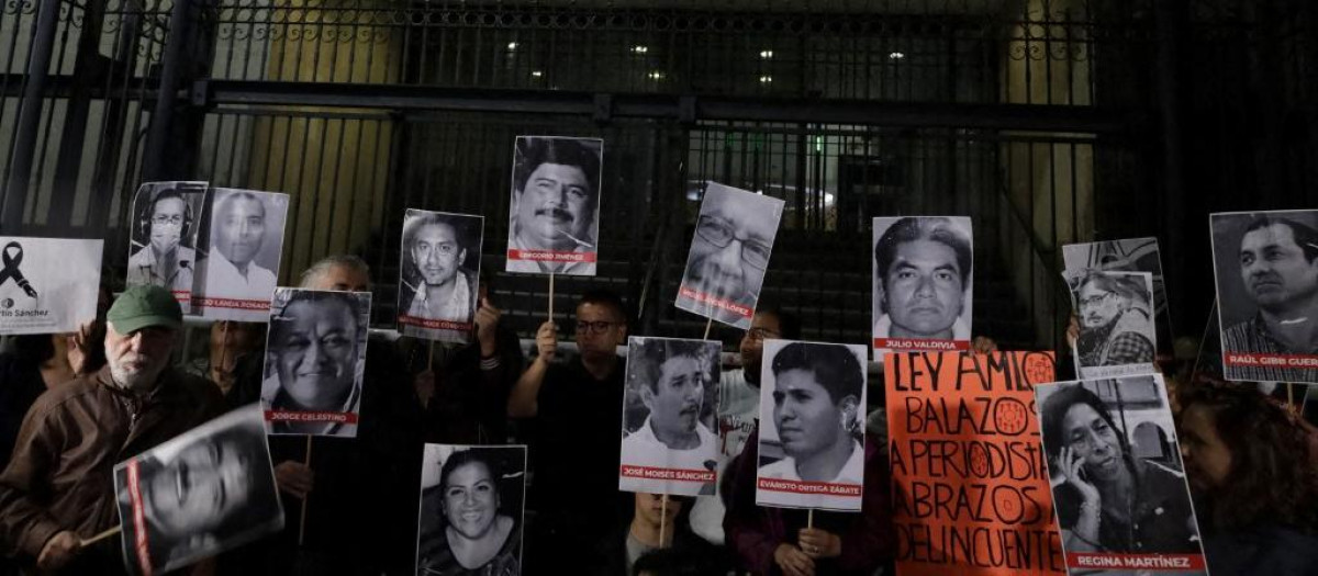 Manifestación de periodistas en México por la muerte y desaparición de sus compañeros