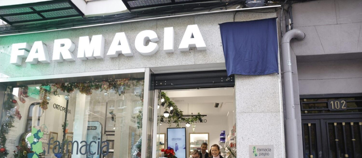 Escaparate de una farmacia, en una imagen de archivo