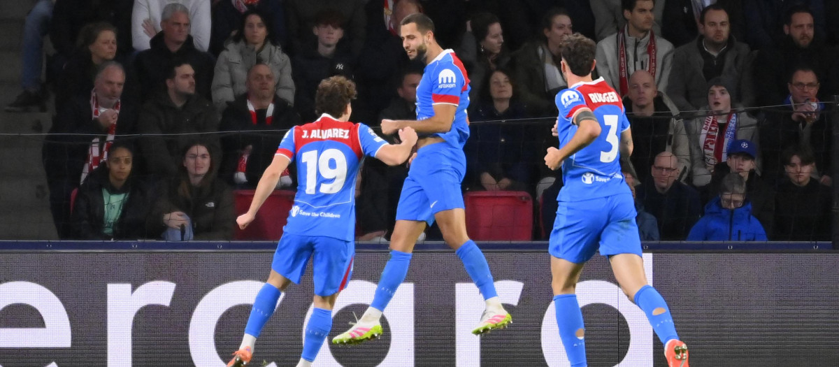 Los jugadores del Atlético de Madrid celebran el gol de Hancko