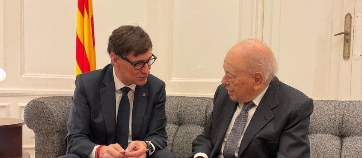 El presidente de la Generalitat, Salvador Illa, y el expresidente Jordi Pujol, reunidos en el Palau de Pedralbes

REMITIDA / HANDOUT por GOVERN
Fotografía remitida a medios de comunicación exclusivamente para ilustrar la noticia a la que hace referencia la imagen, y citando la procedencia de la imagen en la firma
10/12/2025