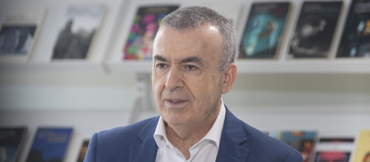 El escritor Lorenzo Silva invitado a Plano General