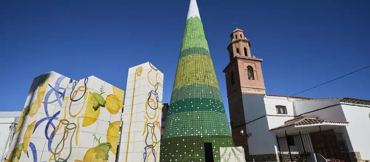 El árbol de Navidad de Cazalegas, tejido a crochet