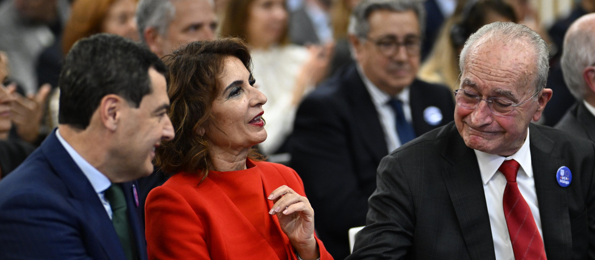 Juanma Moreno, María Jesús Montero y el alcalde de Málaga, Francisco de la Torre, juntos en Bruselas