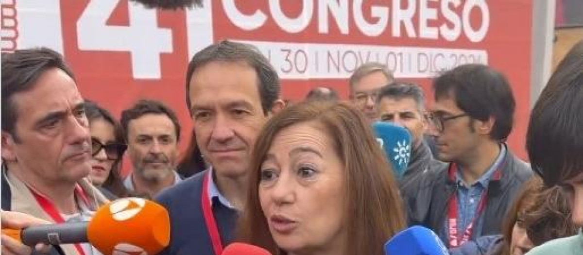 Marc Pons, a la izquierda detrás de Francina Armengol 

REMITIDA / HANDOUT por PSIB-PSOE
Fotografía remitida a medios de comunicación exclusivamente para ilustrar la noticia a la que hace referencia la imagen, y citando la procedencia de la imagen en la firma
01/12/2024