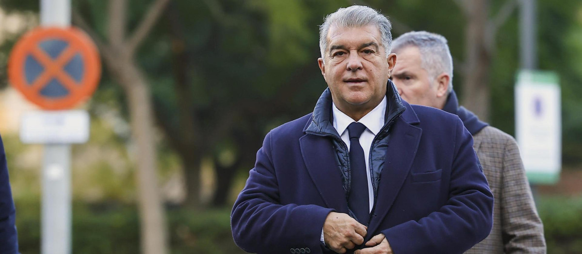 El presidente del Barcelona, Joan Laporta, llega este viernes al Juzgado de instrucción número 1 de Barcelona para declarar como testigo en el marco de la instrucción del caso Negreira