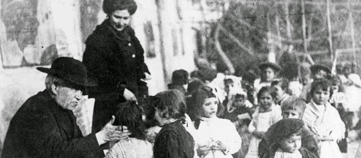 Imagen publicada en la obra de José Medina Villalba sobre las Escuelas Ave María